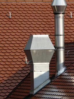 Chimney linings with sheet metal